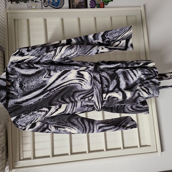 Beautiful Susan Graver car coat - Picture 2 of 5